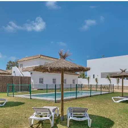 Con Piscina Compartida Cerca A La Playa Apartmán *