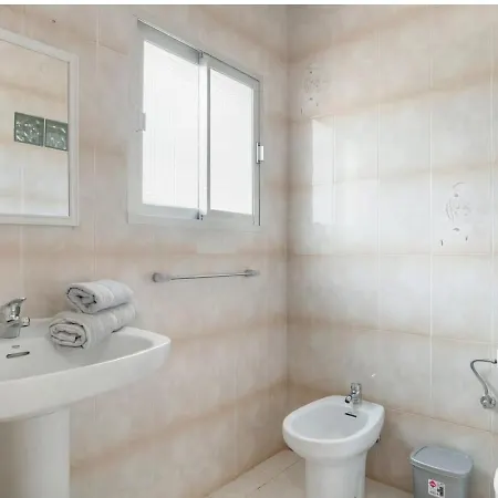 Con Piscina Compartida Cerca A La Playa Apartment *