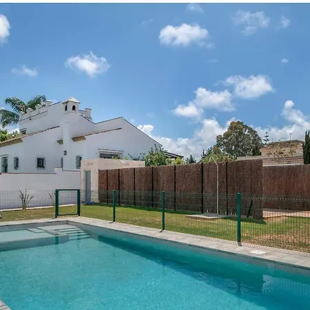 Con Piscina Compartida Cerca A La Playa Apartmán *